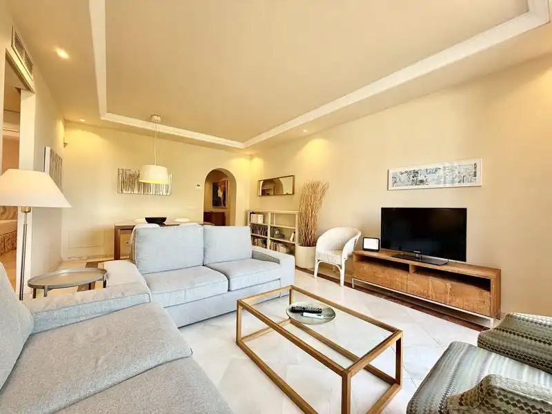Sala d'estar de Àtic de lloguer en Marbella amb Aire condicionat, Calefacció i Terrassa