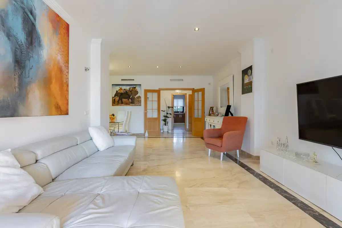 Apartamento con piscina en venta en Selwo, imagen 23