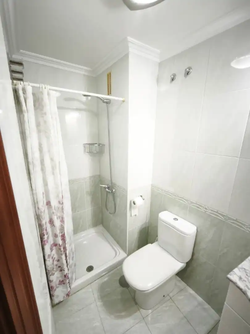 Baño de Piso de alquiler en Vigo  con Amueblado