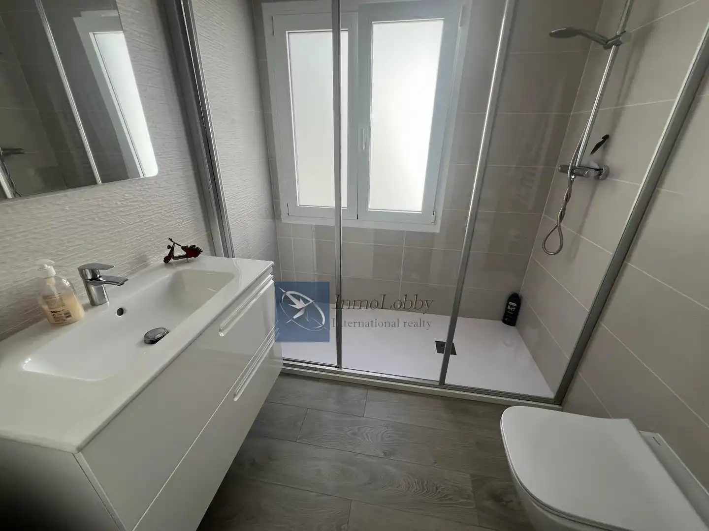 Bany de Apartament en venda en Sant Feliu de Guíxols amb Aire condicionat, Calefacció i Terrassa