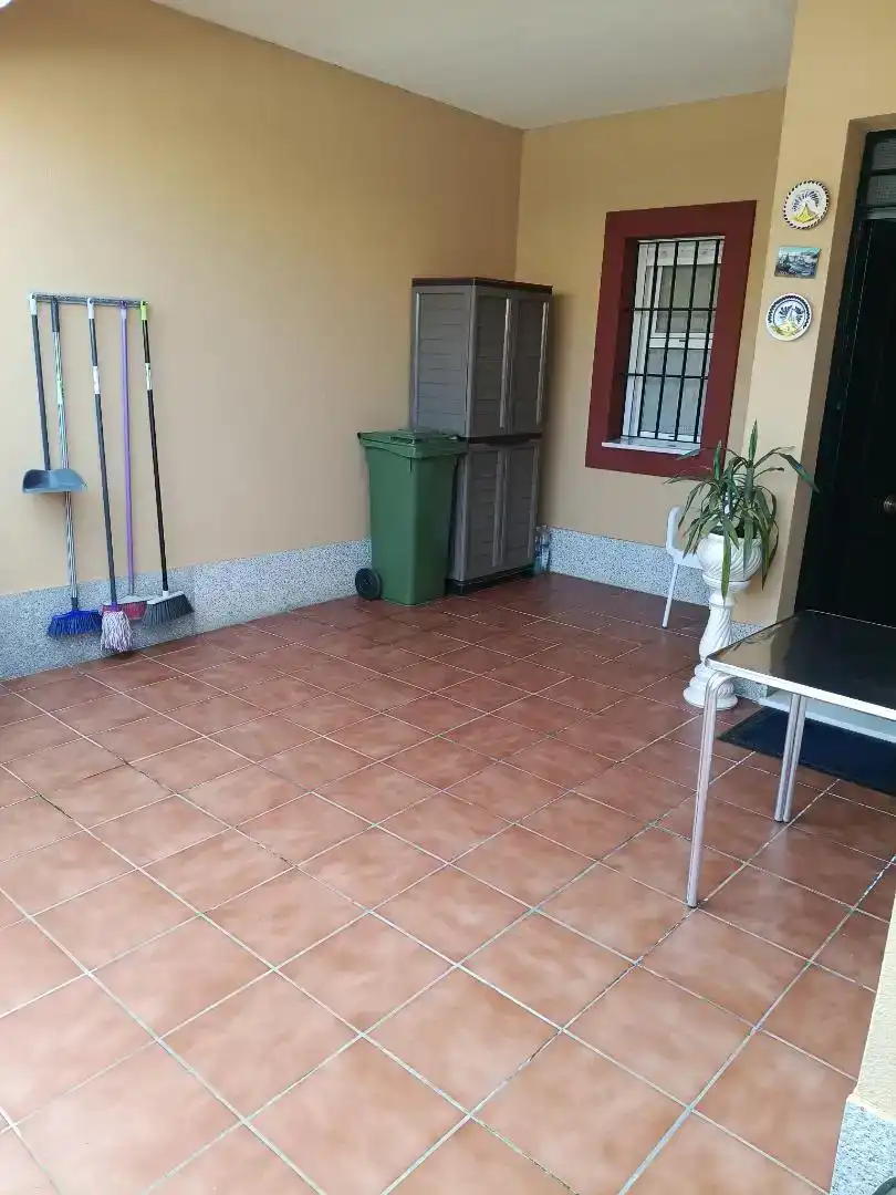 Casa adosada en venda en La Rinconada amb Aire condicionat i Balcó