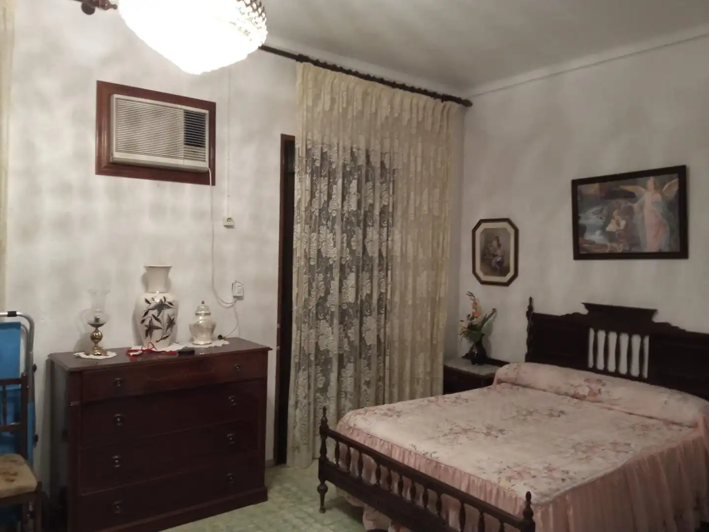 Dormitori de Casa o xalet en venda en Córdoba amb Aire condicionat i Moblat