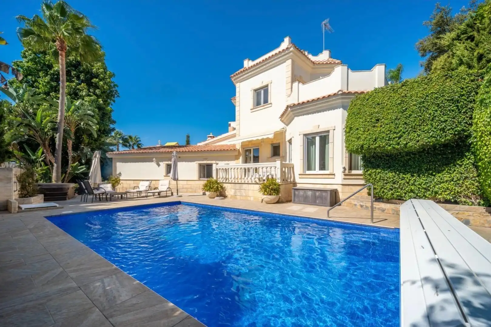 Swimming pool of Houses for sale in Marbella  with Air Conditioner, Heating and Private garden