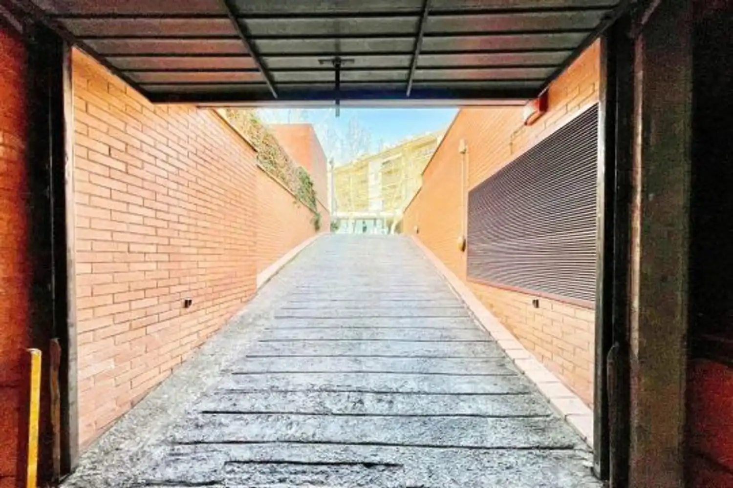 Exterior view of Flat for sale in Figueres  with Air Conditioner and Terrace