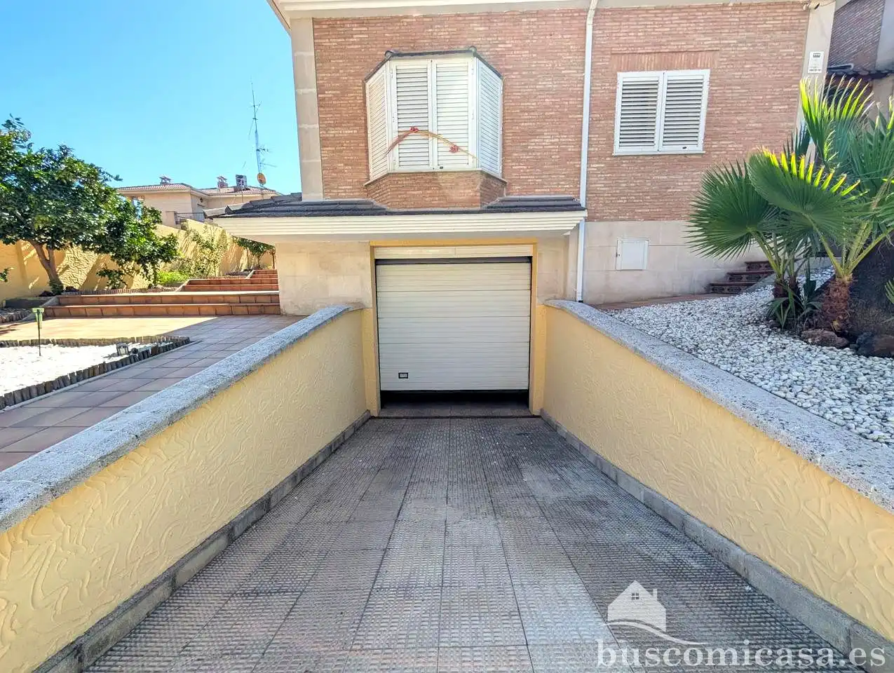 Aparcament de Casa o xalet en venda en Linares amb Aire condicionat, Calefacció i Jardí privat