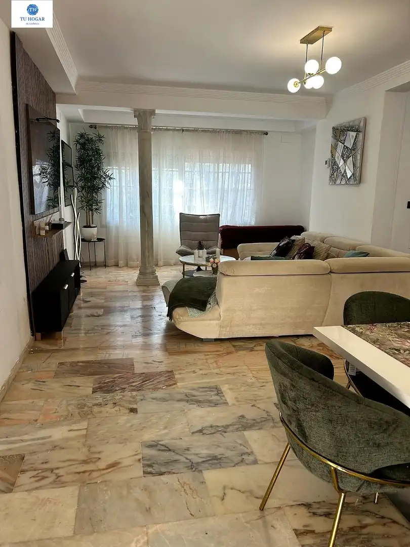 Sala d'estar de Casa o xalet en venda en Alcalá de Guadaira amb Calefacció, Jardí privat i Terrassa