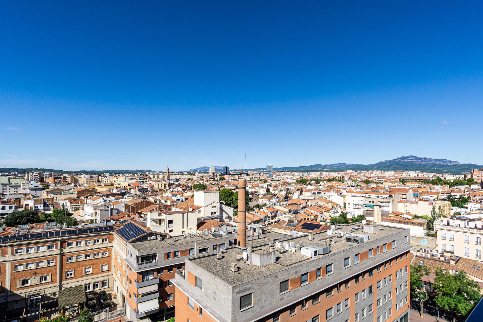 Vista exterior de Àtic en venda en Sabadell amb Aire condicionat, Calefacció i Terrassa