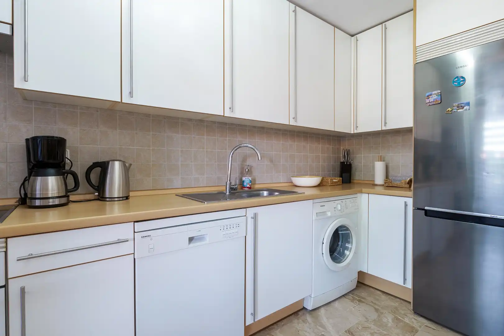 Cocina de Planta baja de alquiler en Estepona con Aire acondicionado, Jardín privado y Terraza