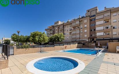 Piscina de Pis en venda en  Granada Capital amb Aire condicionat, Terrassa i Balcó