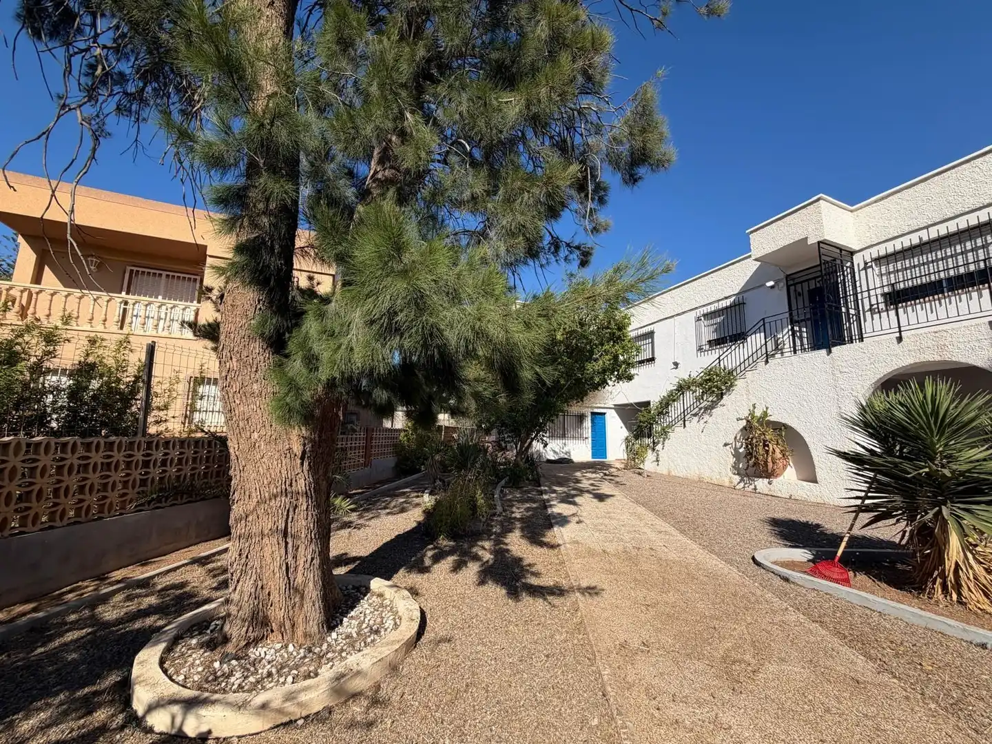 Vista exterior de Casa o xalet en venda en El Ejido amb Aire condicionat, Jardí privat i Traster