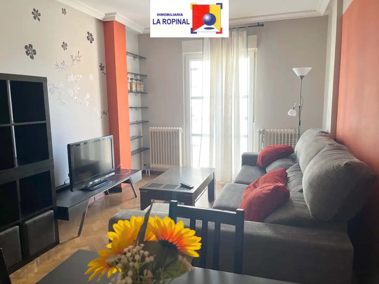 Sala d'estar de Apartament de lloguer en Salamanca amb Calefacció, Parquet i Moblat