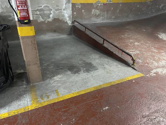 Garaje en Alquiler en Violant d'Hongria en Sants