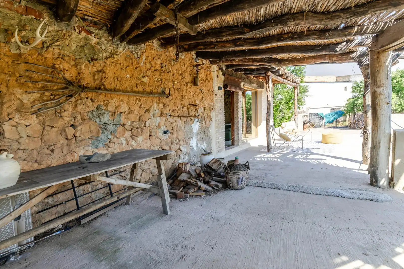 Finca rústica en venta en Venta del Moro con Jardín privado, Terraza y Amueblado