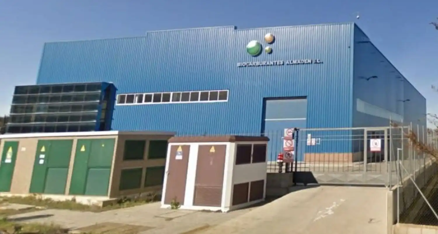 Außenansicht von Fabrikhallen zum Verkauf in Almadén