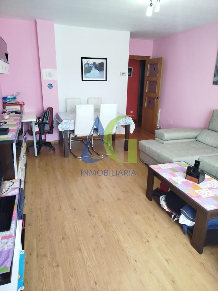 Sala d'estar de Pis en venda en San Andrés del Rabanedo amb Calefacció, Parquet i Terrassa