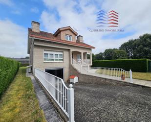 Vista exterior de Casa o xalet en venda en Allariz amb Calefacció, Jardí privat i Parquet