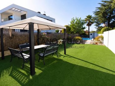 Casa con piscina en venta en OLABARRIA