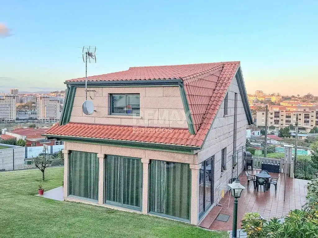 Exterior view of Houses for sale in Vigo   with Heating, Private garden and Parquet flooring