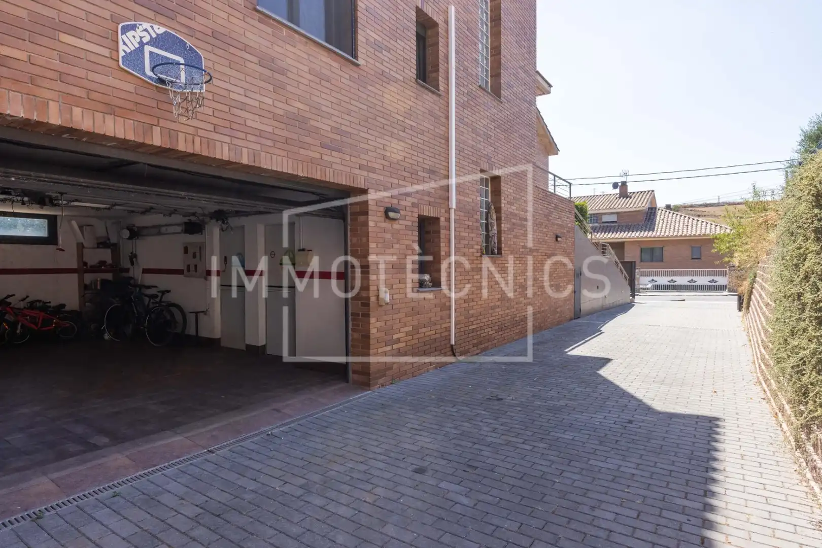 Parking de Casa o chalet en venta en La Roca del Vallès con Calefacción, Jardín privado y Terraza