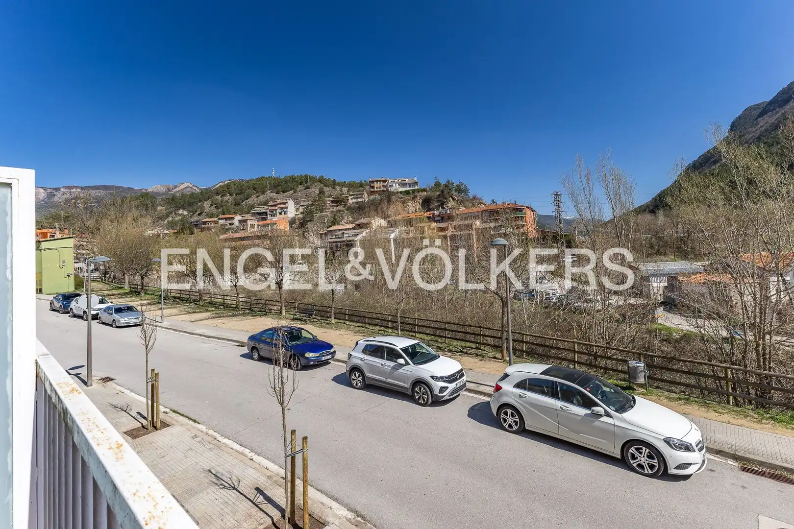 Vista exterior de Casa adosada en venda en Guardiola de Berguedà amb Calefacció, Jardí privat i Balcó