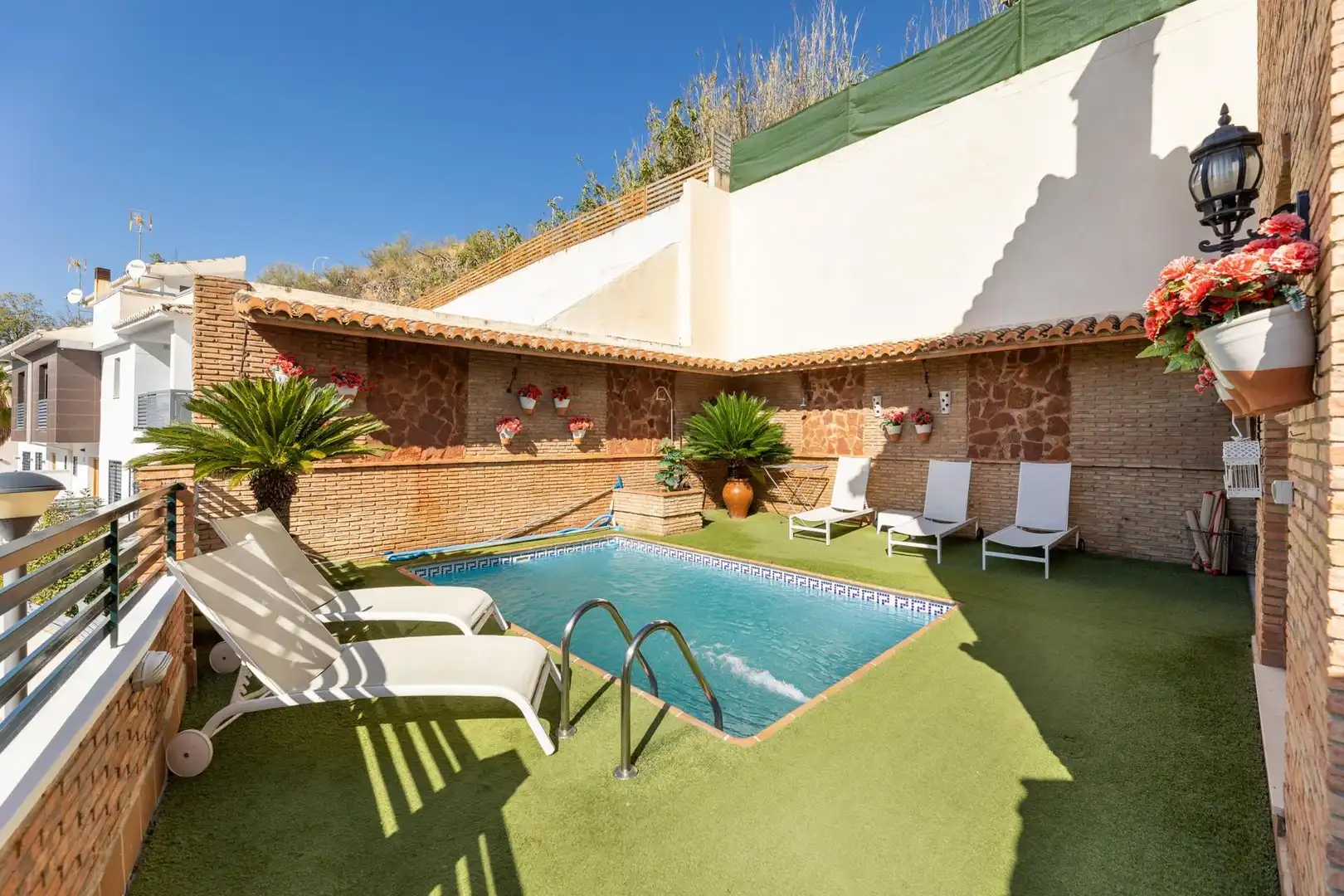 Piscina de Casa o xalet en venda en Granada amb Jardí privat, Terrassa i Piscina