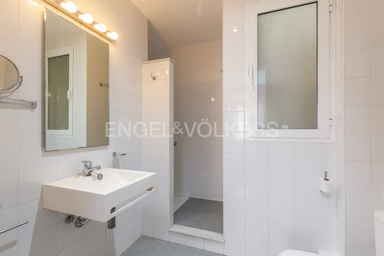 Bathroom of Flat for sale in Valencia  with Air Conditioner, Heating and Furnished