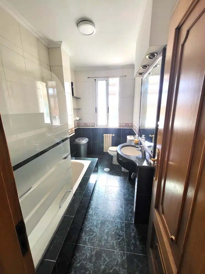 Baño de Piso en venta en Vigo  con Calefacción, Amueblado y Horno