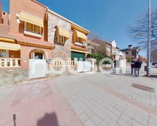 Exterior view of House or chalet for sale in Coslada  with Air Conditioner, Terrace and Swimming Pool