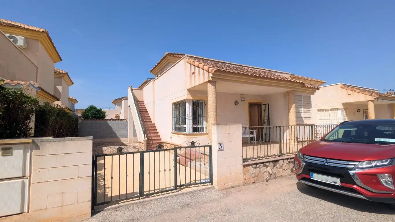 Semi-detached house with terrace for sale in Algorfa