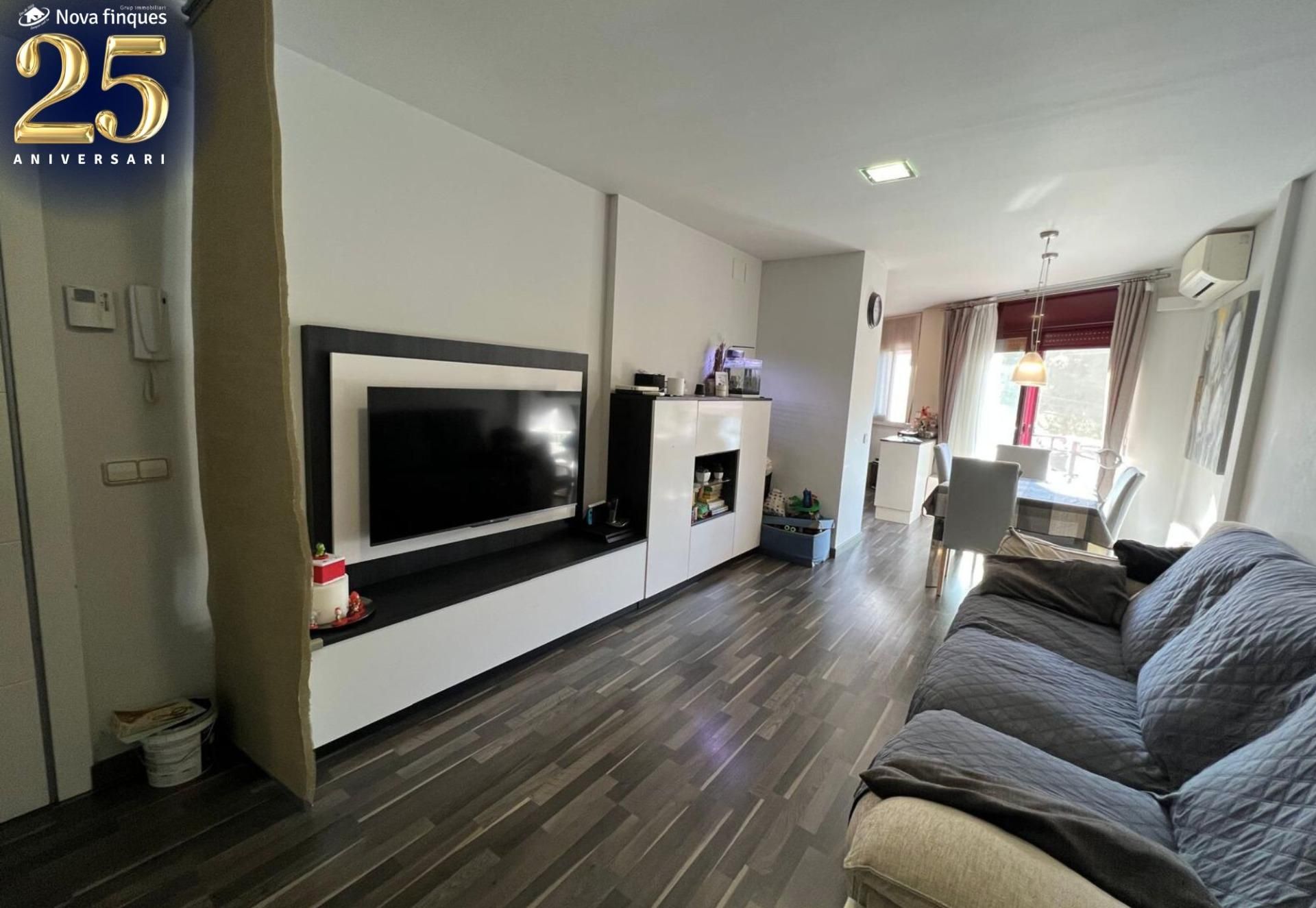 Sala de estar de Piso en venta en Sabadell con Aire acondicionado, Calefacción y Parquet