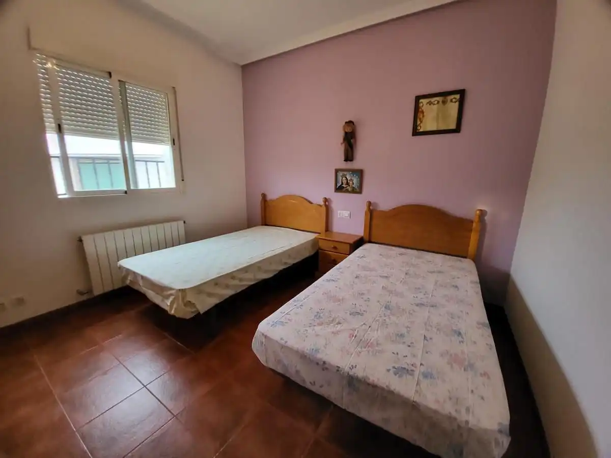 Dormitori de Casa o xalet en venda en Sisante amb Calefacció, Jardí privat i Terrassa