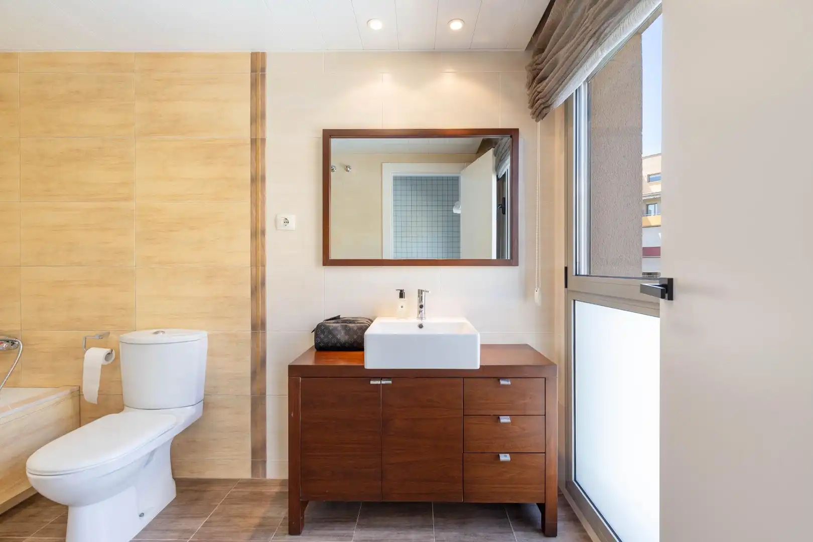 Baño de Piso en venta en Terrassa con Calefacción y Piscina comunitaria