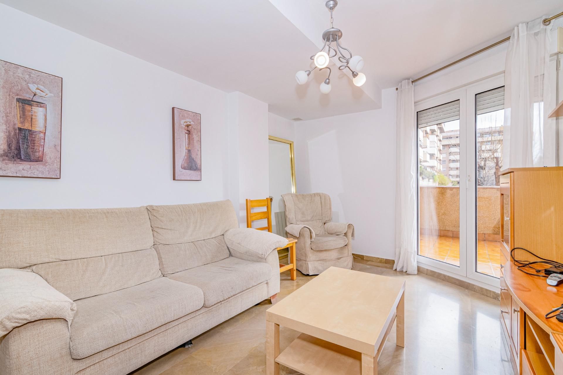 Dormitori de Pis en venda en  Granada Capital amb Calefacció, Terrassa i Traster