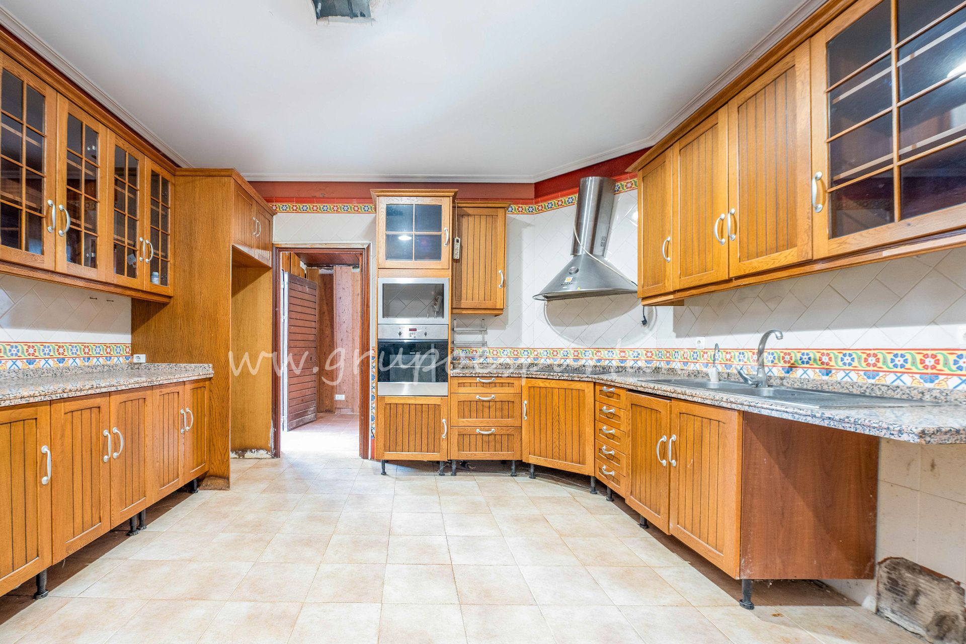 Kitchen of House or chalet for sale in Espartinas  with Air Conditioner, Private garden and Swimming Pool