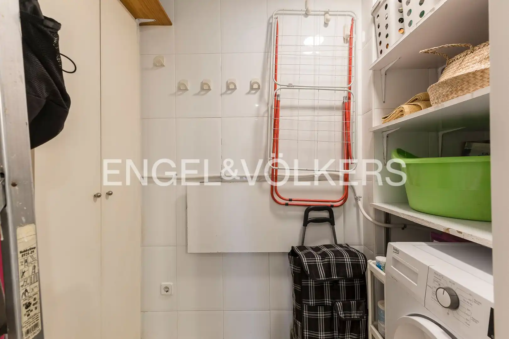 Dachboden zum Verkauf in Barcelona mit Klimaanlage, Heizung und Balkon