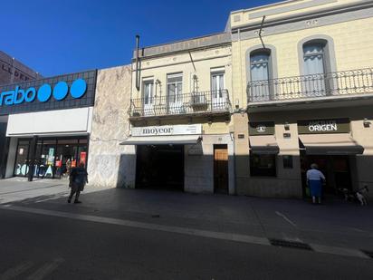 Exterior view of Building for sale in Santa Coloma de Gramenet