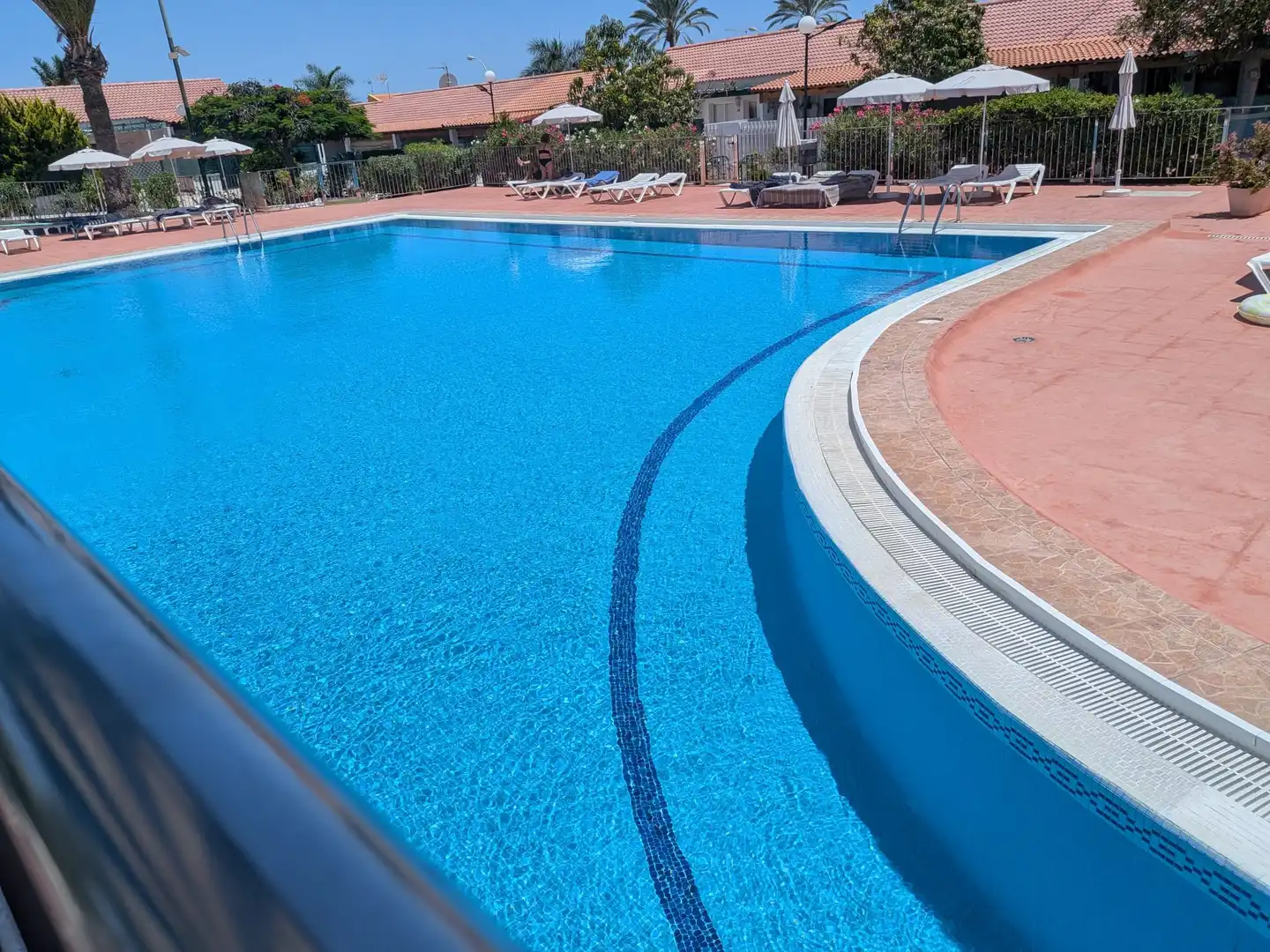 Schwimmbecken von Lagerraum zum Verkauf in San Bartolomé de Tirajana