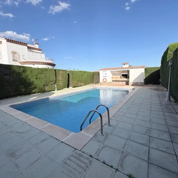 Piscina de Casa o xalet de lloguer en Mont-roig del Camp amb Aire condicionat, Jardí privat i Terrassa