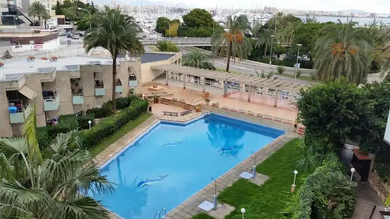 Swimming pool of Apartments for rent in Ponent