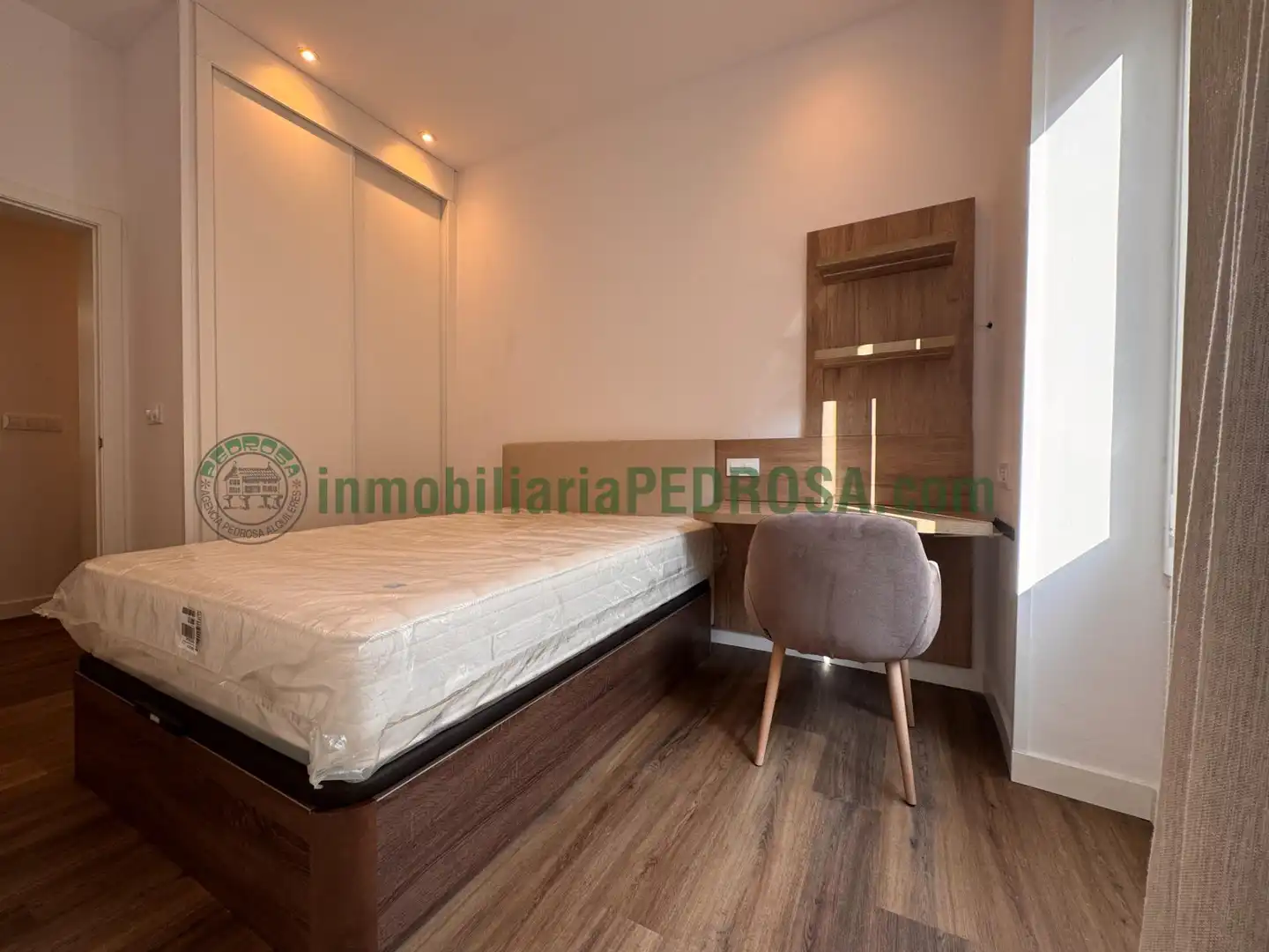 Habitación de Piso de alquiler en Pontevedra Capital  con Calefacción y Balcón