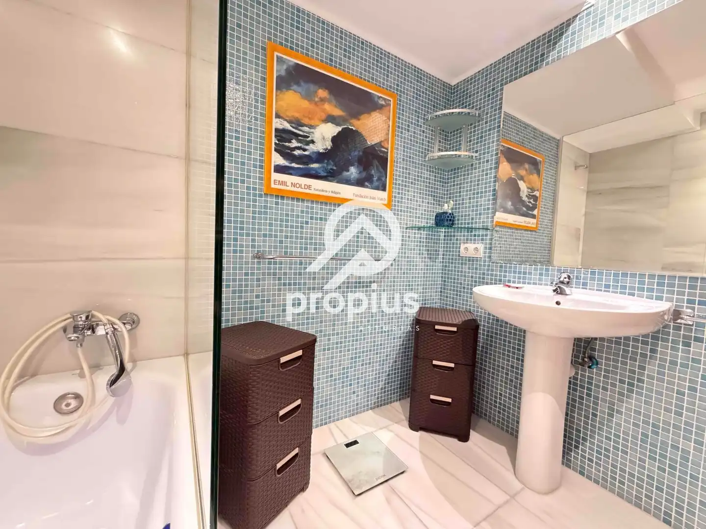 Bathroom of Flat for sale in Oviedo   with Heating, Parquet flooring and Oven
