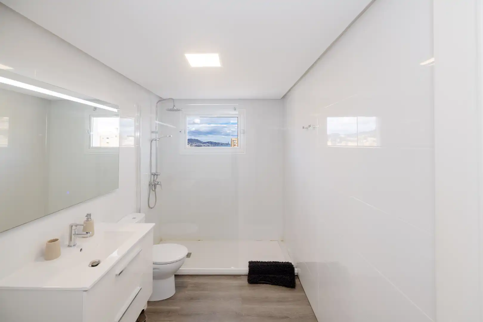 Baño de Piso en venta en Málaga con Aire acondicionado, Calefacción y Terraza