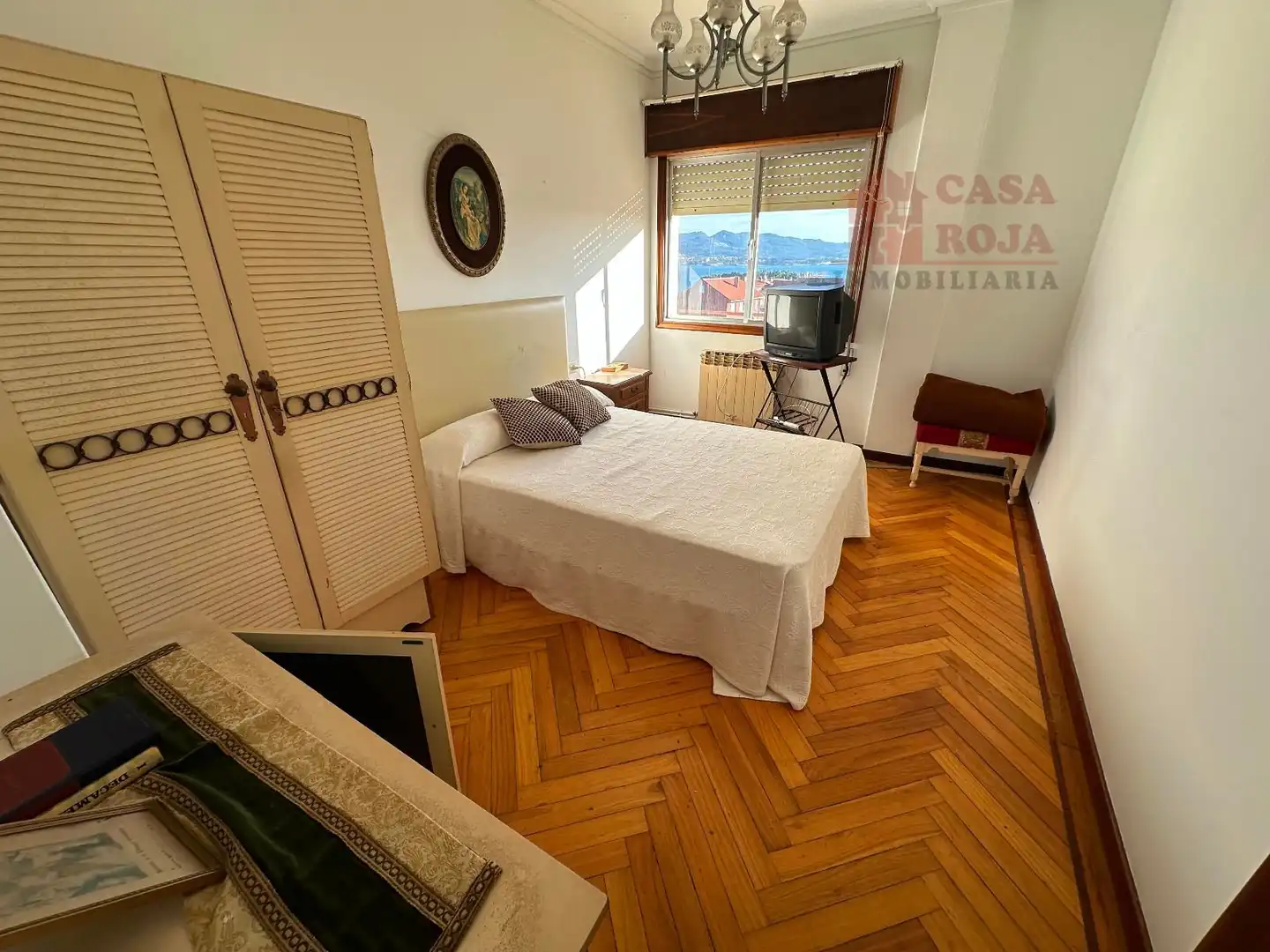 Dormitori de Casa o xalet en venda en Cangas  amb Calefacció, Terrassa i Traster