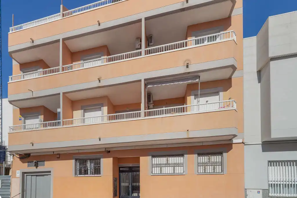 Vista exterior de Piso en venta en Torrevieja