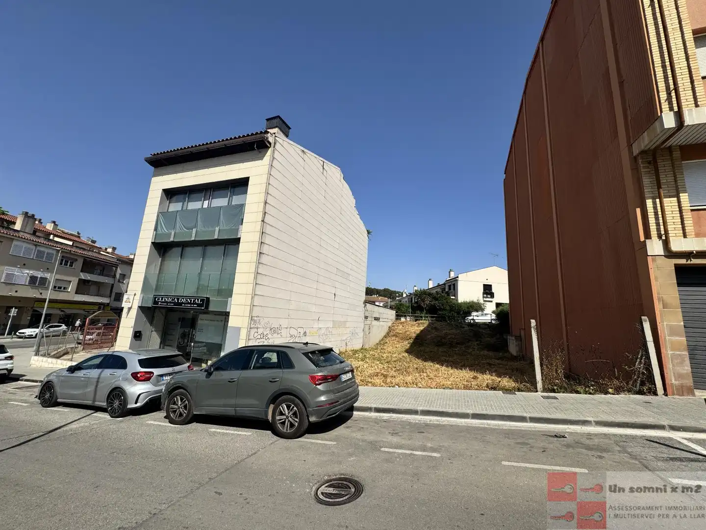 Außenansicht von Einfamilien-Reihenhaus zum Verkauf in Masquefa mit Heizung, Terrasse und Abstellraum