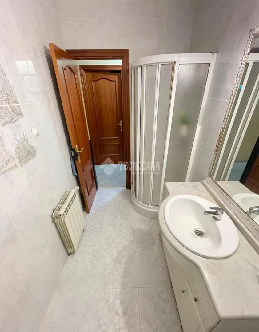 Bathroom of Flat for sale in Coslada  with Heating