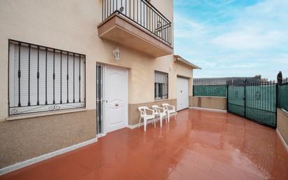 Exterior view of Single-family semi-detached for sale in Illescas  with Private garden and Terrace