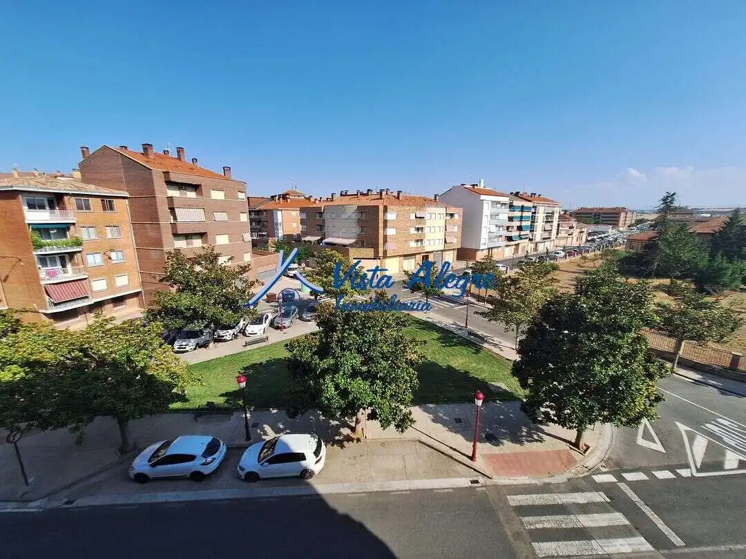 Vista exterior de Apartament en venda en Haro amb Calefacció, Parquet i Terrassa