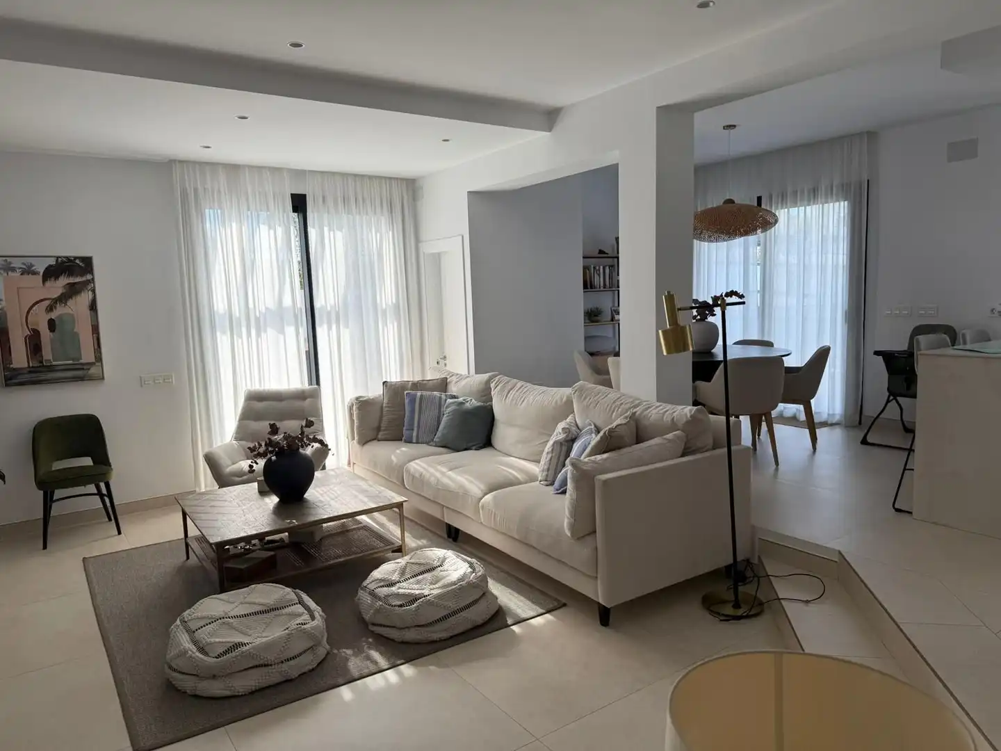 Sala d'estar de Casa o xalet en venda en Benalmádena amb Aire condicionat, Jardí privat i Terrassa
