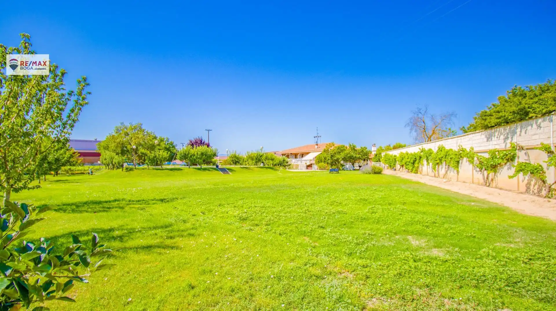 Casa o xalet en venda en Oyón-Oion amb Aire condicionat, Jardí privat i Parquet